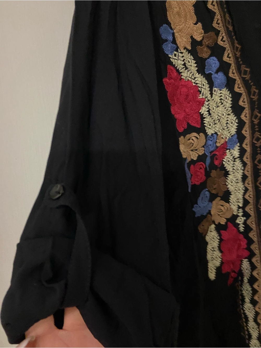 Andree By Unit Black Floral Embroidered Boho Rayon Tunic Top 1X roll sleeve - Picture 3 of 8